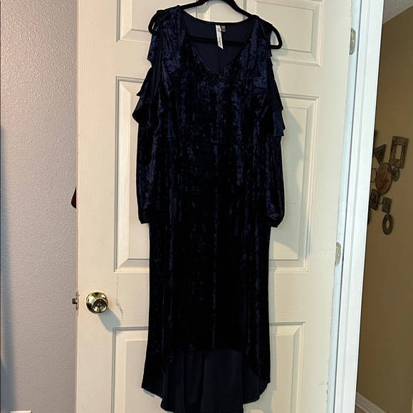 Elegant Navy Blue Velvet Dress - Picture 1 of 3